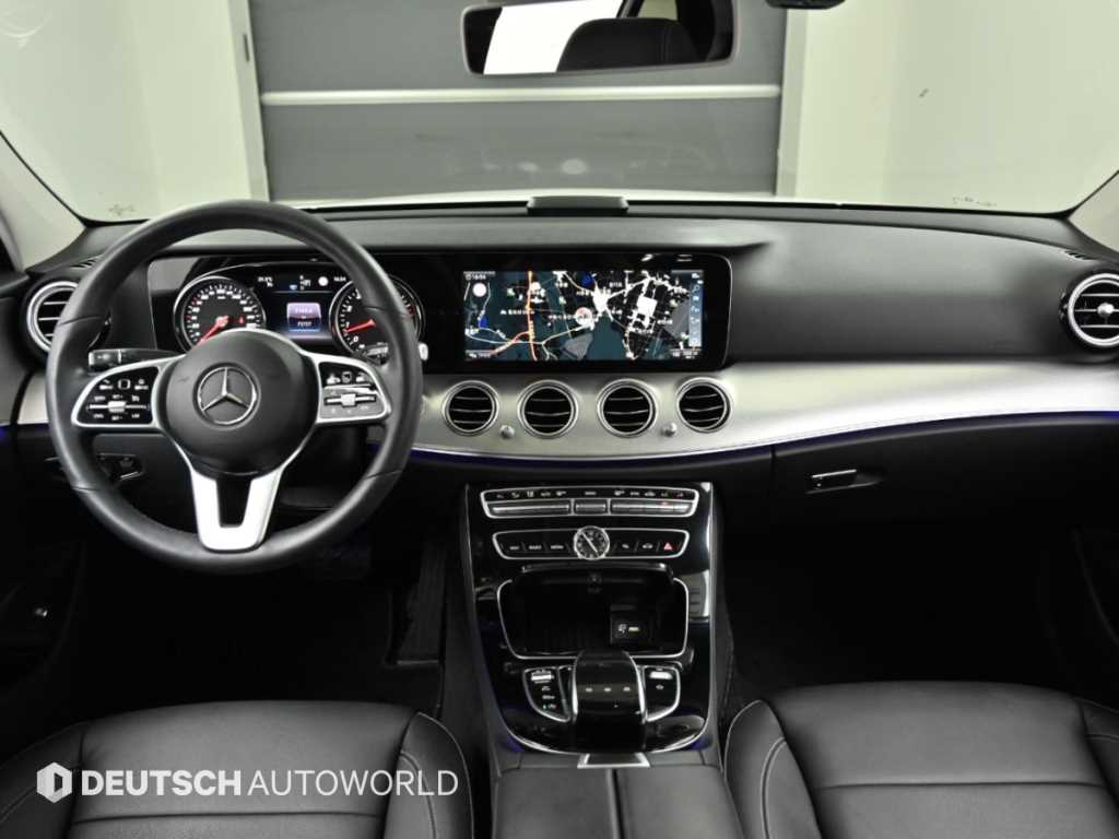 Mercedes-Benz E-Class — photo 07