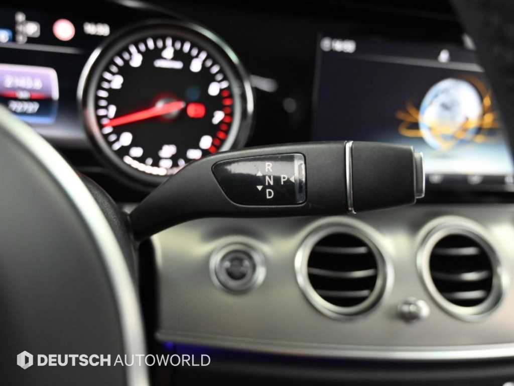 Mercedes-Benz E-Class — photo 09