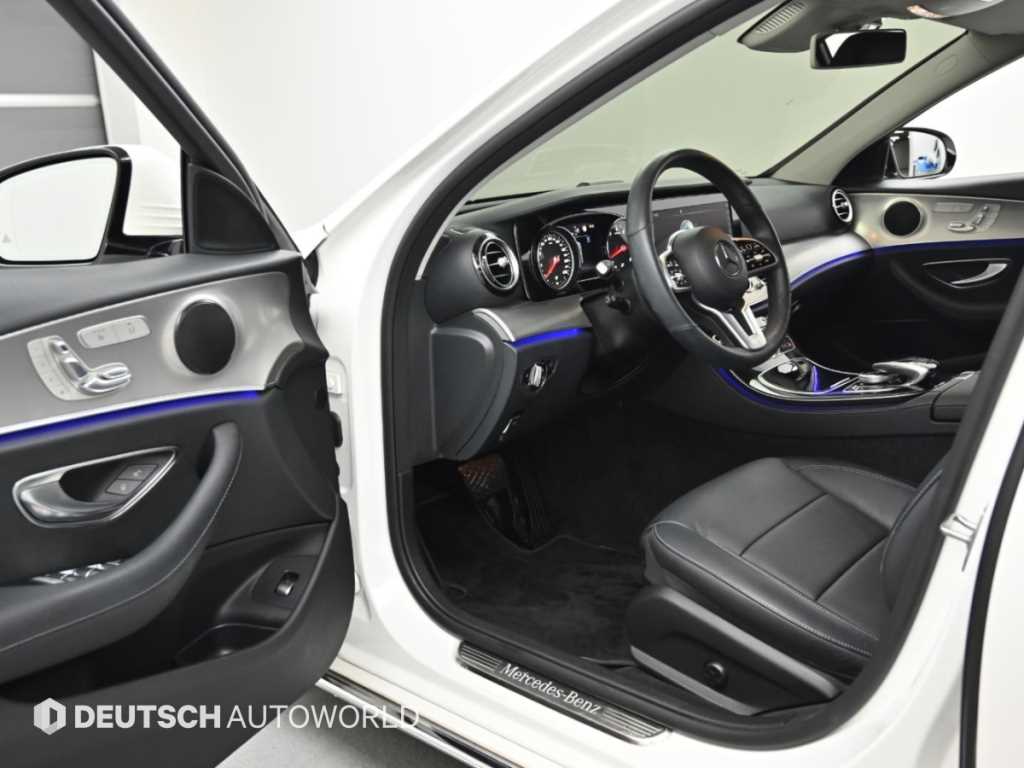 Mercedes-Benz E-Class — photo 11