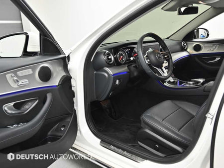 Mercedes-Benz E-Class — photo 11