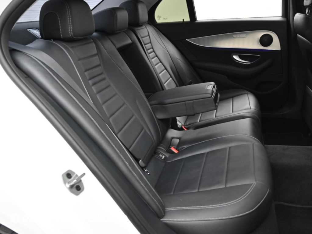Mercedes-Benz E-Class — photo 12