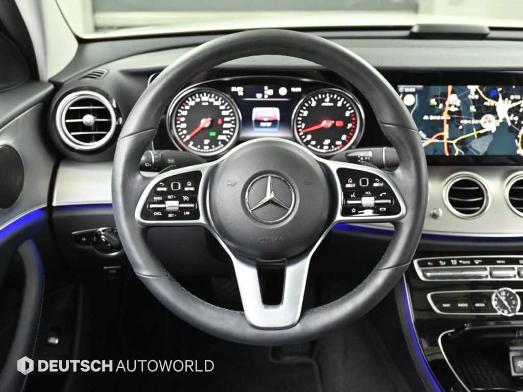 Mercedes-Benz E-Class — photo 13