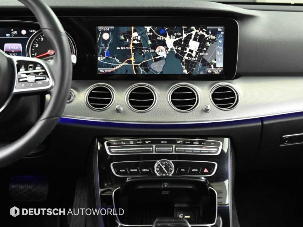 Mercedes-Benz E-Class — photo 14