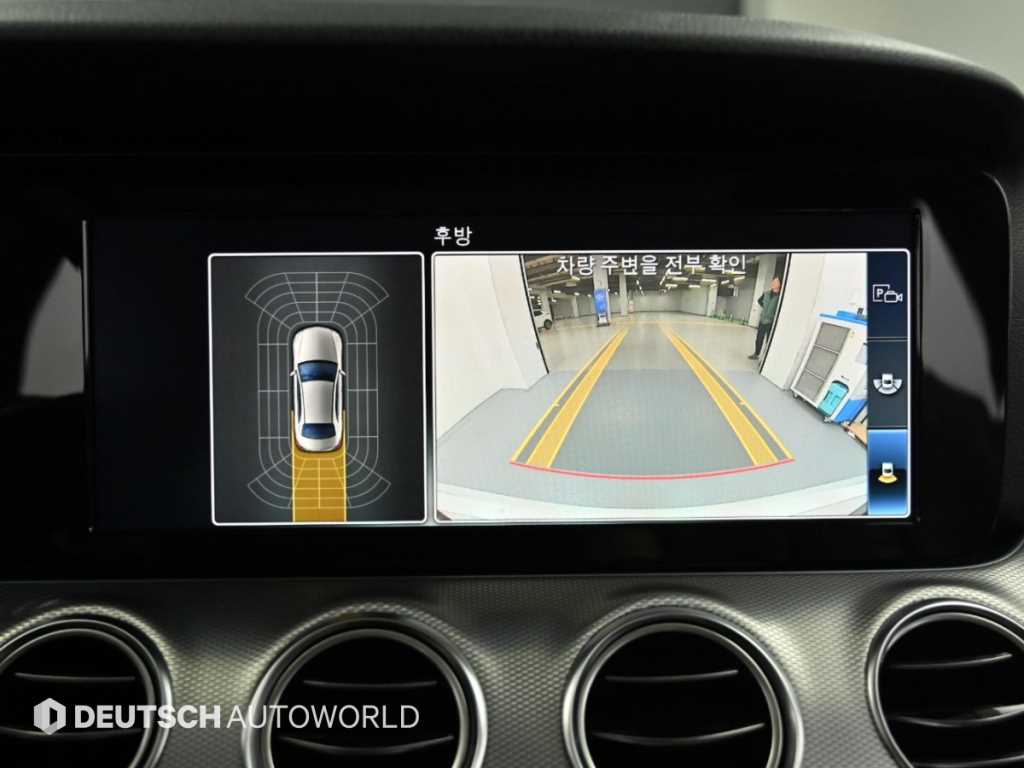 Mercedes-Benz E-Class — photo 15