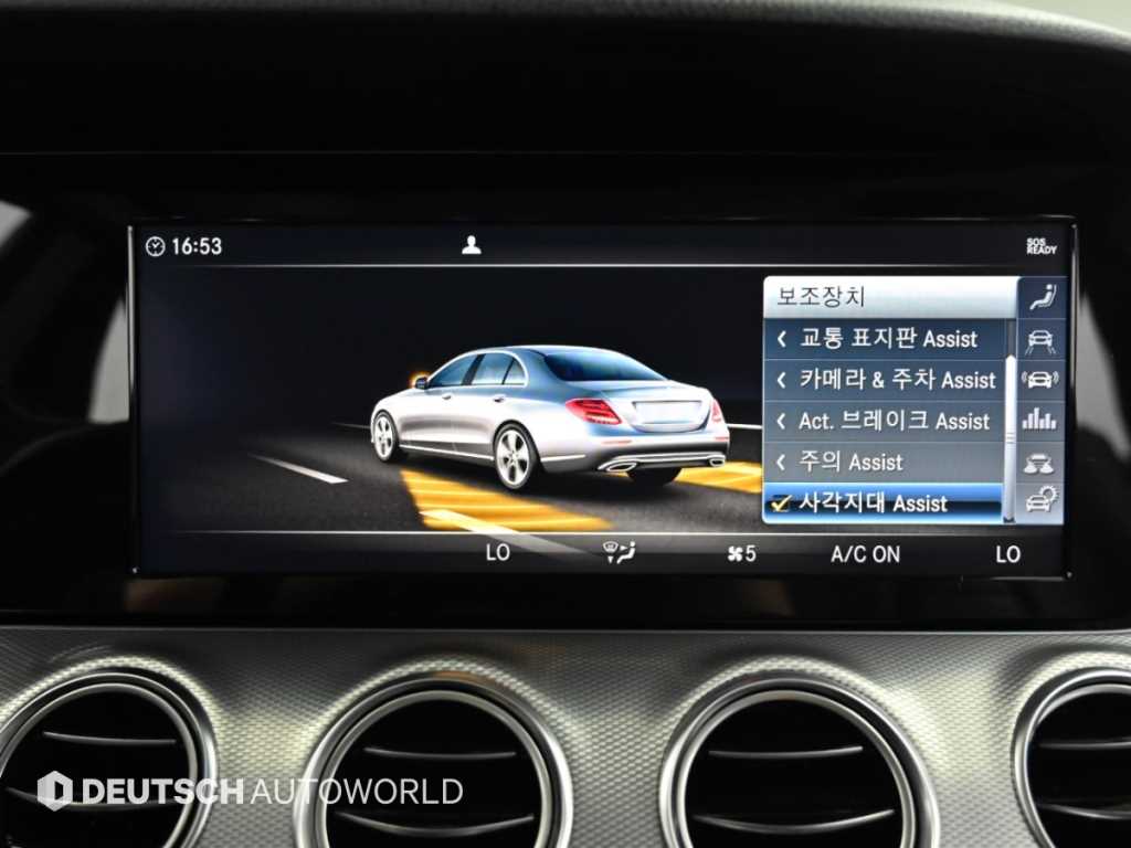 Mercedes-Benz E-Class — photo 17