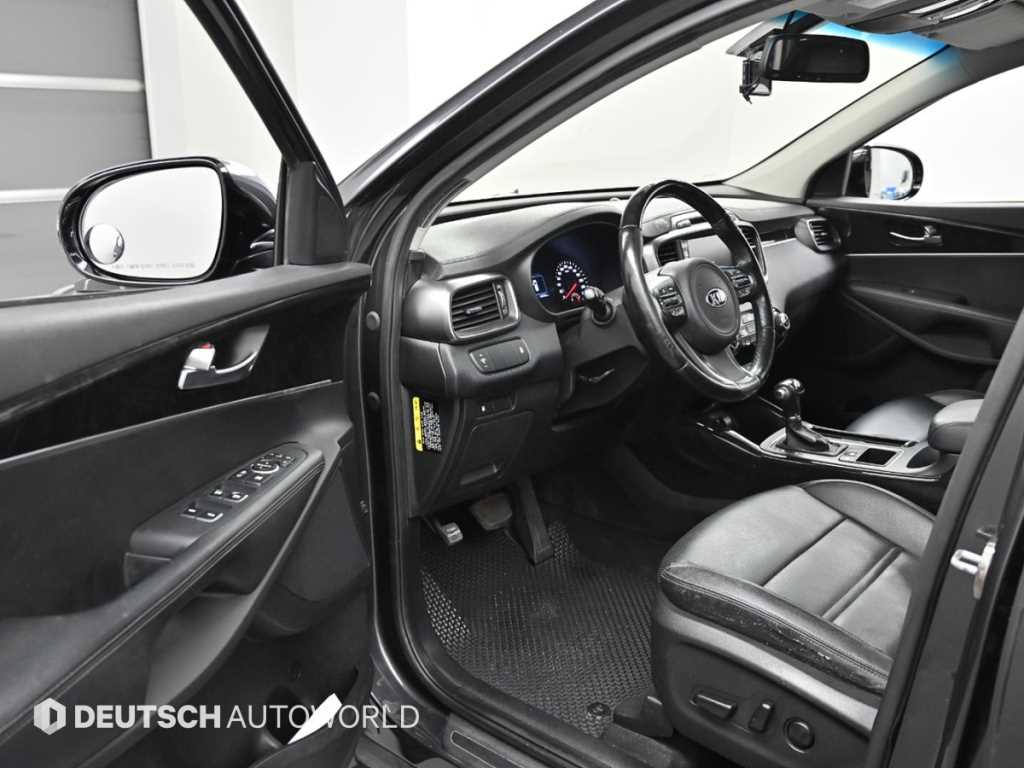 Kia Sorento — photo 11
