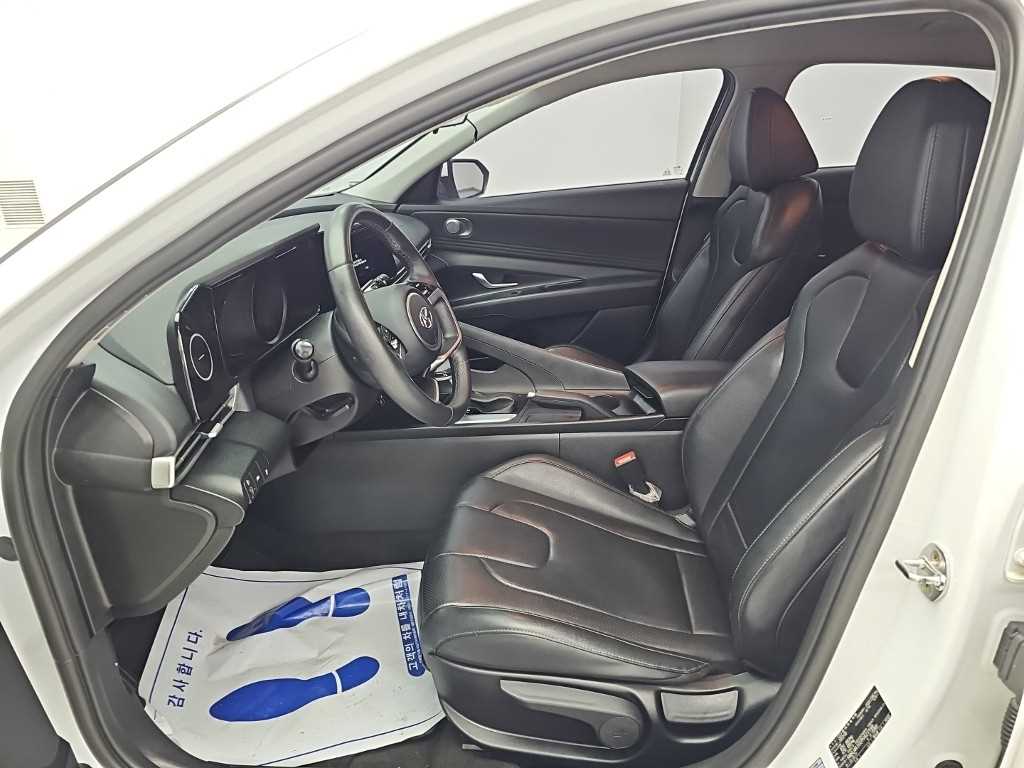 Hyundai Avante — photo 11