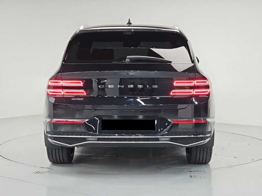 Genesis GV80 — photo 03