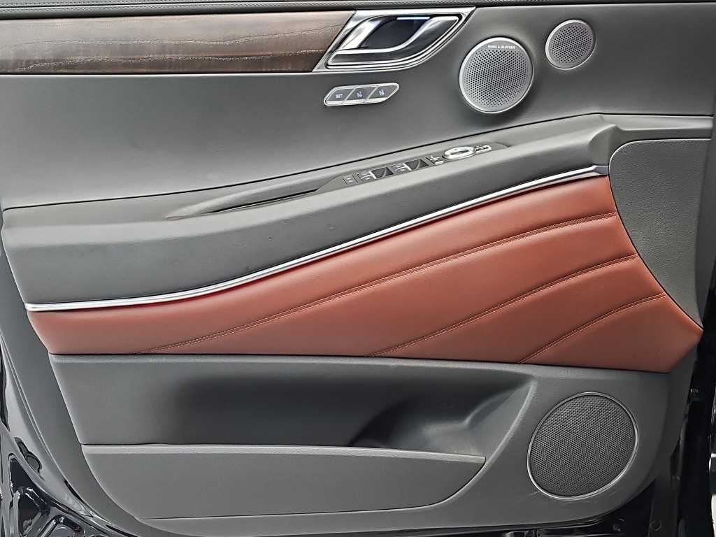 Genesis GV80 — photo 16