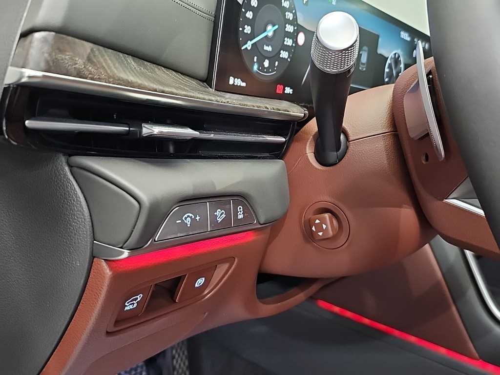 Genesis GV80 — photo 17