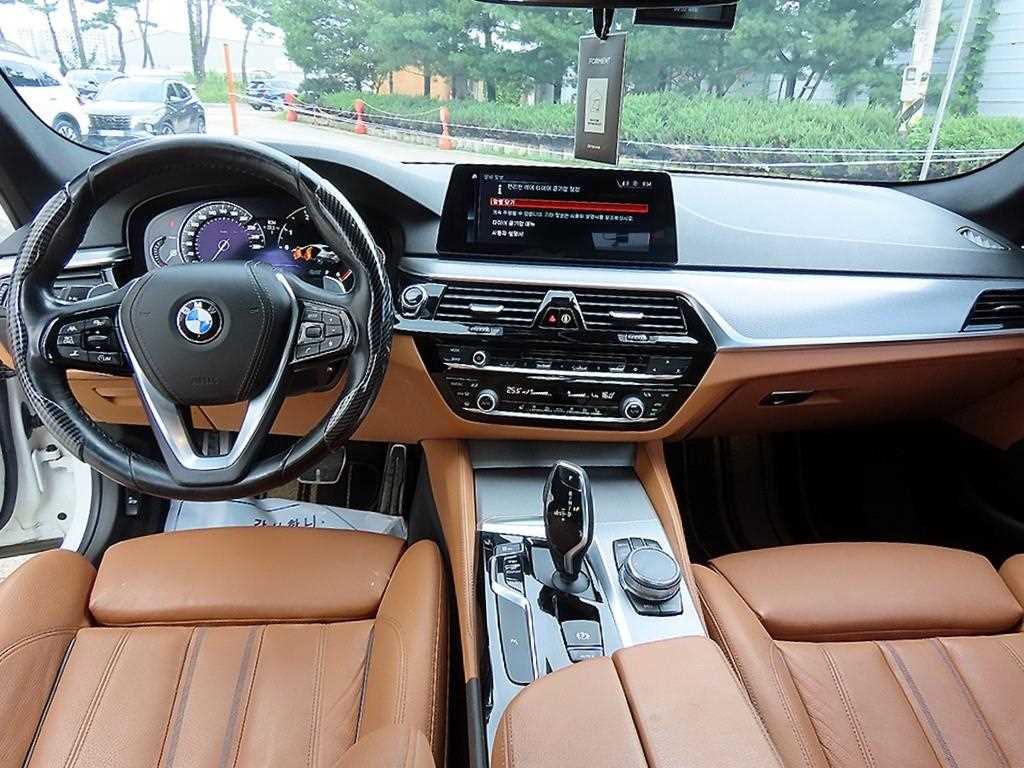 BMW 5-Series — photo 07