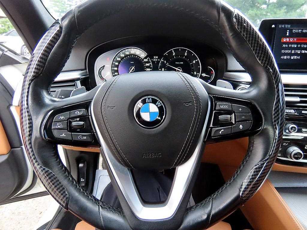BMW 5-Series — photo 08