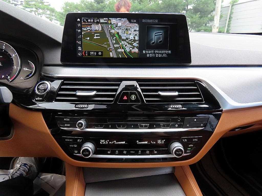 BMW 5-Series — photo 13