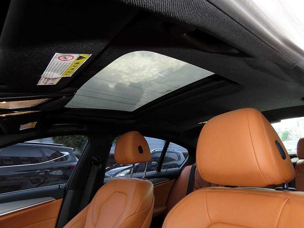 BMW 5-Series — photo 17