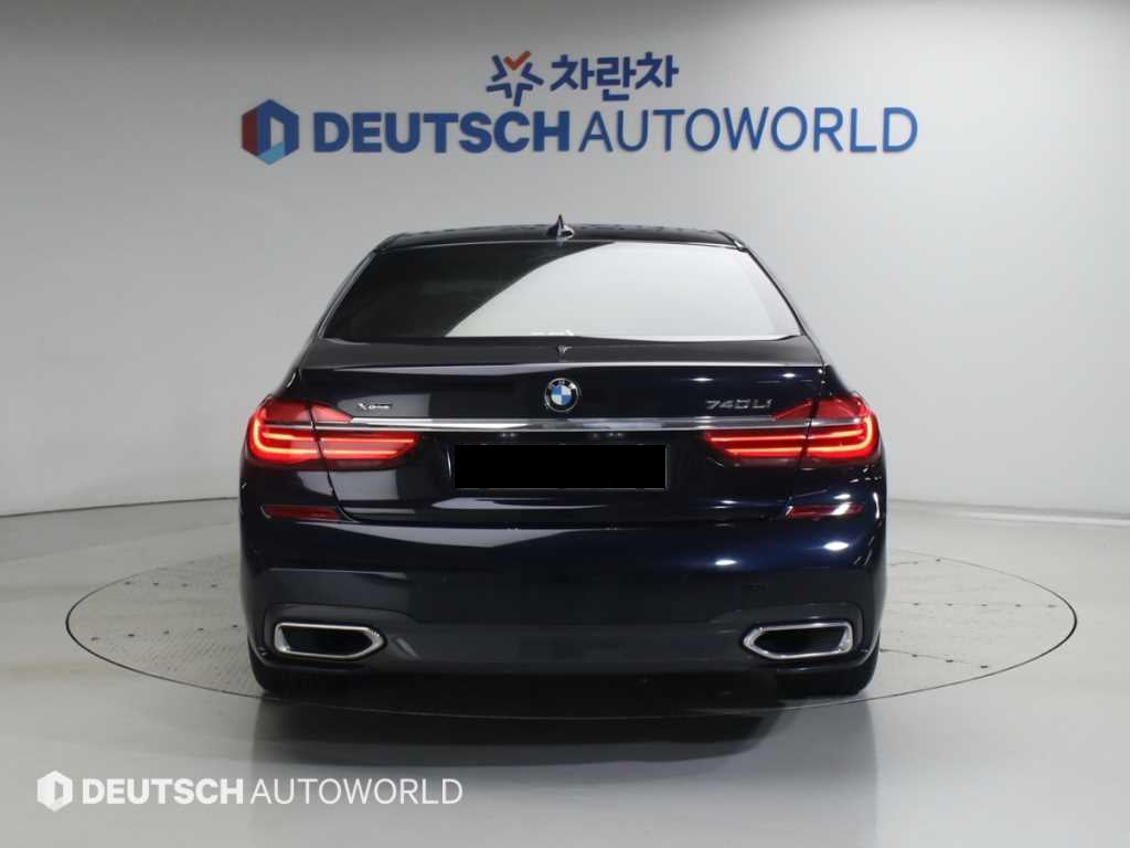 BMW 7-Series — photo 04
