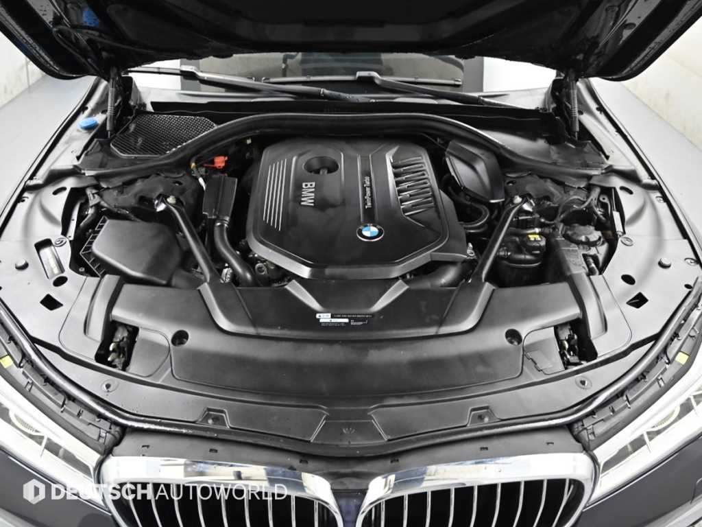 BMW 7-Series — photo 06