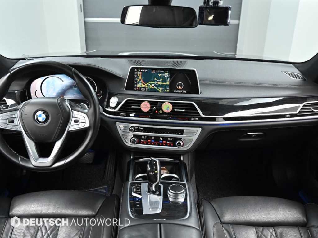 BMW 7-Series — photo 07