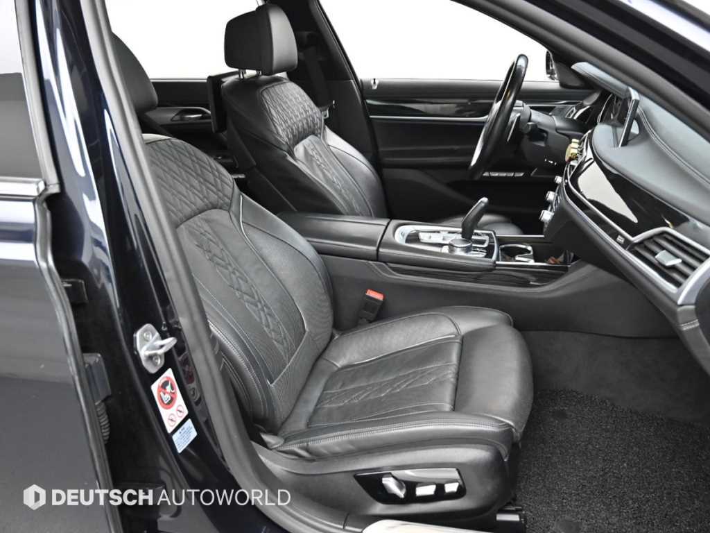 BMW 7-Series — photo 10
