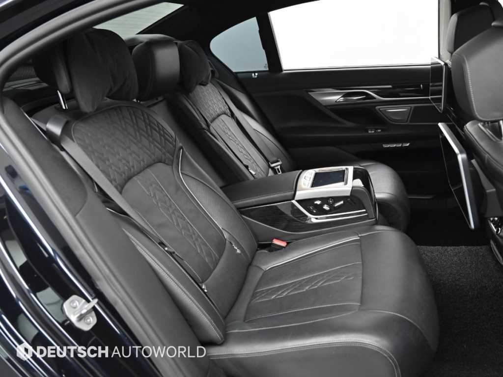 BMW 7-Series — photo 12