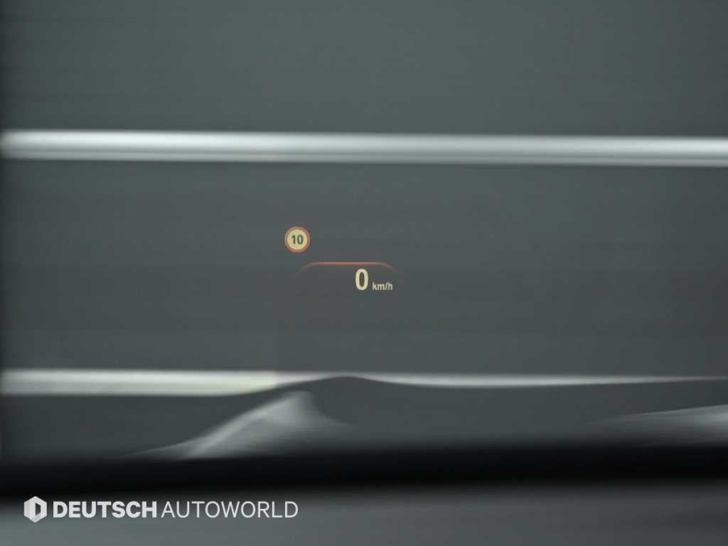 BMW 7-Series — photo 17