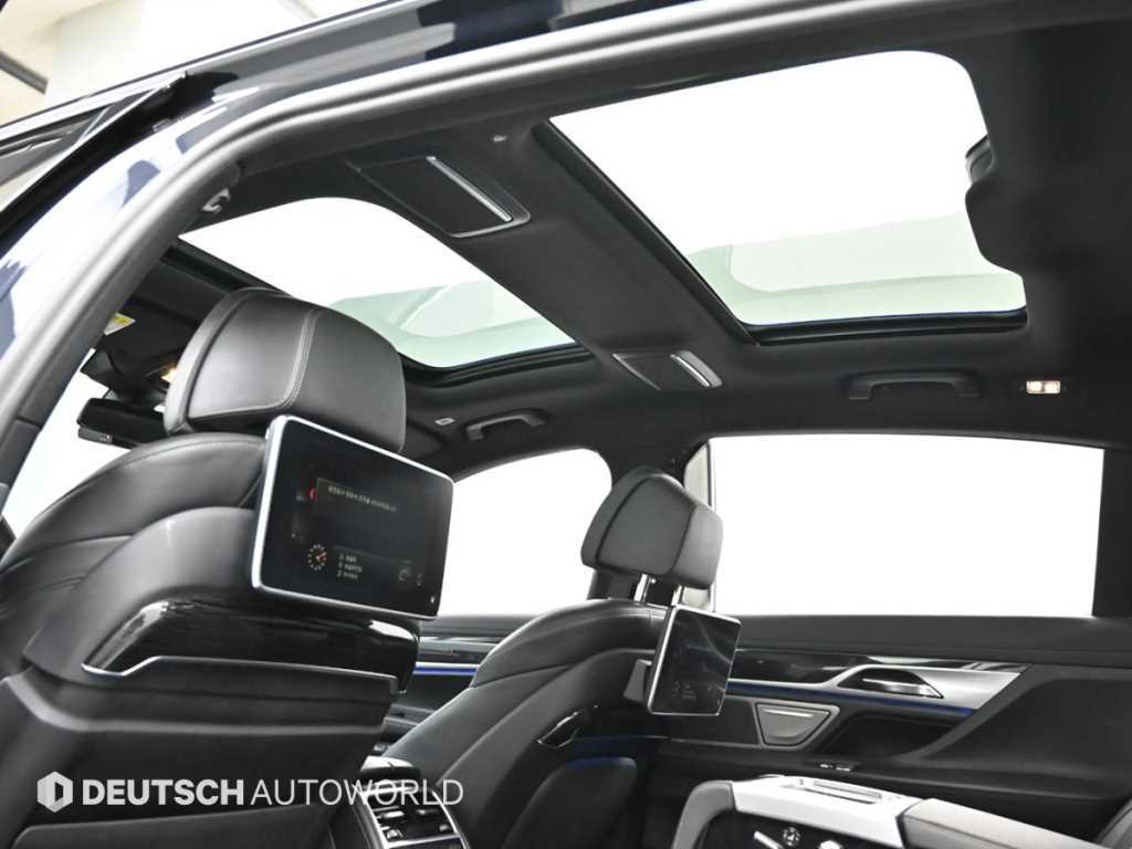 BMW 7-Series — photo 18