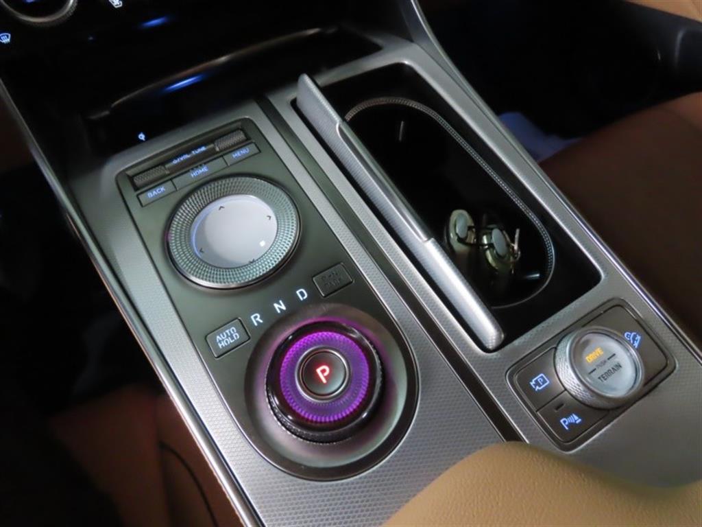 Genesis GV80 — photo 06