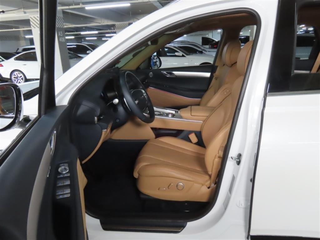 Genesis GV80 — photo 13