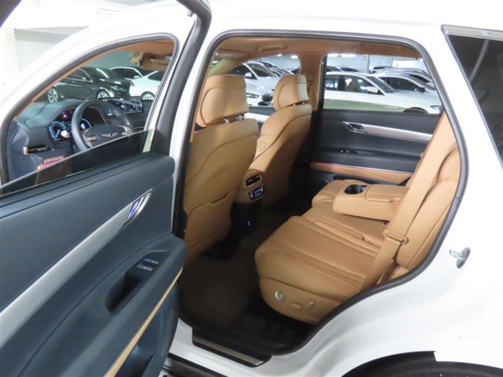 Genesis GV80 — photo 14
