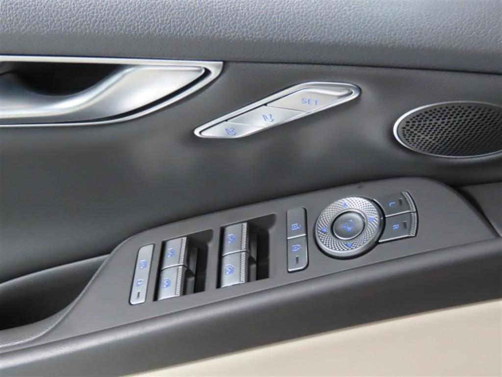 Genesis G80 — photo 12