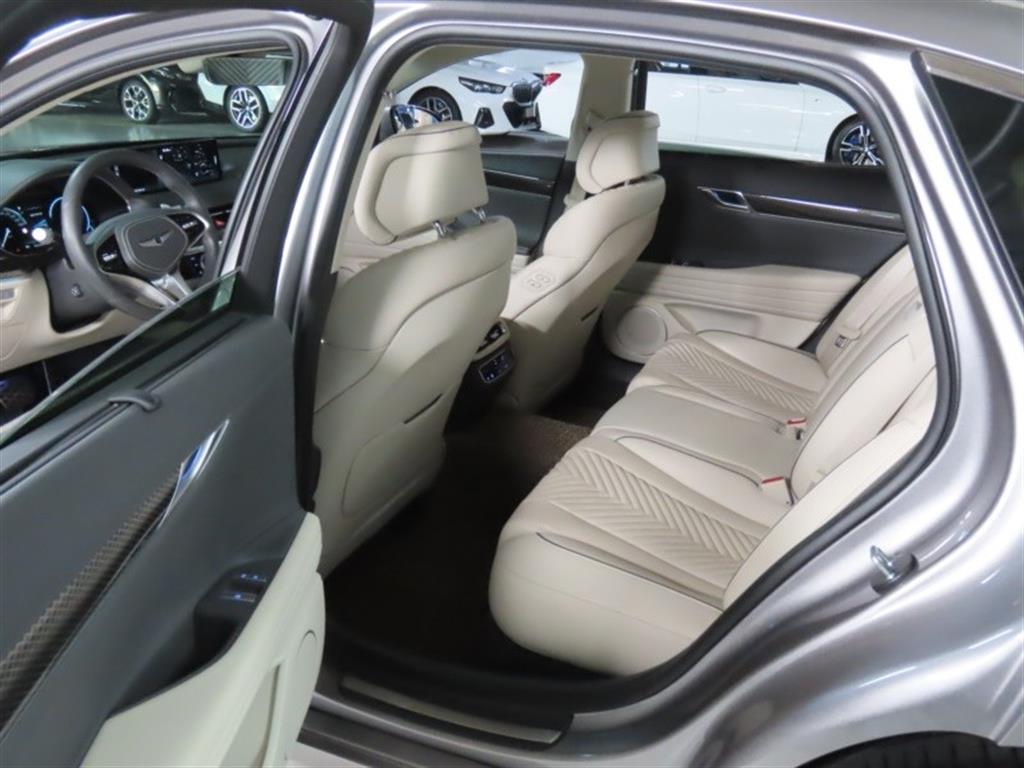 Genesis G80 — photo 14