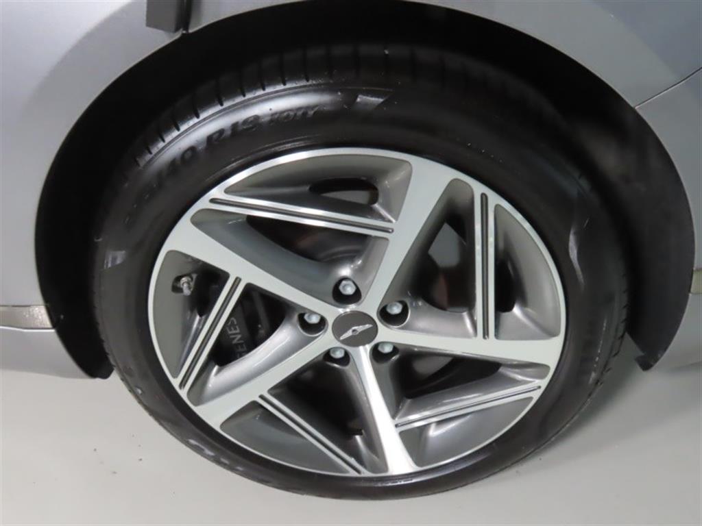 Genesis G80 — photo 17