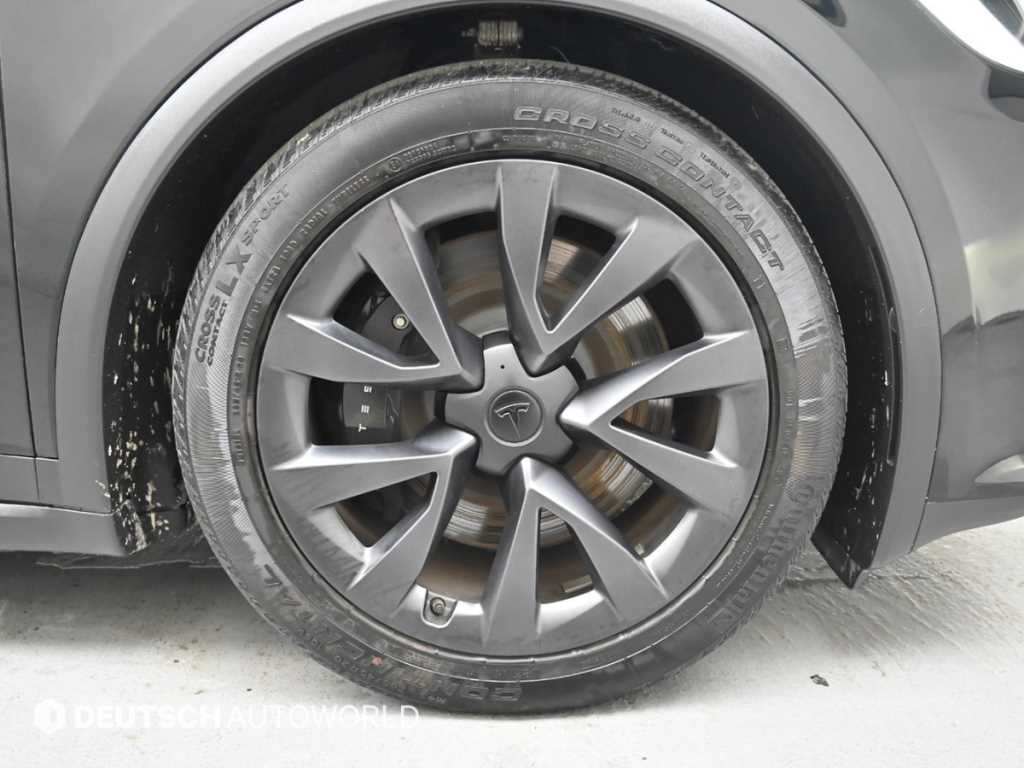 Tesla Model X — photo 05