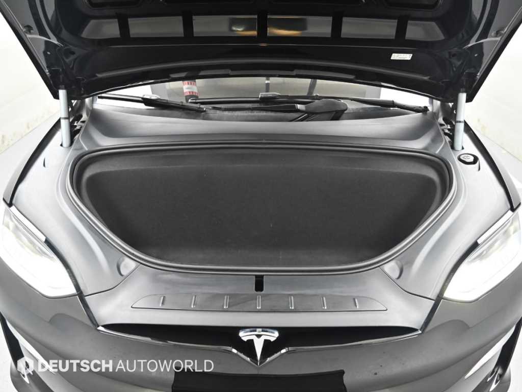 Tesla Model X — photo 06