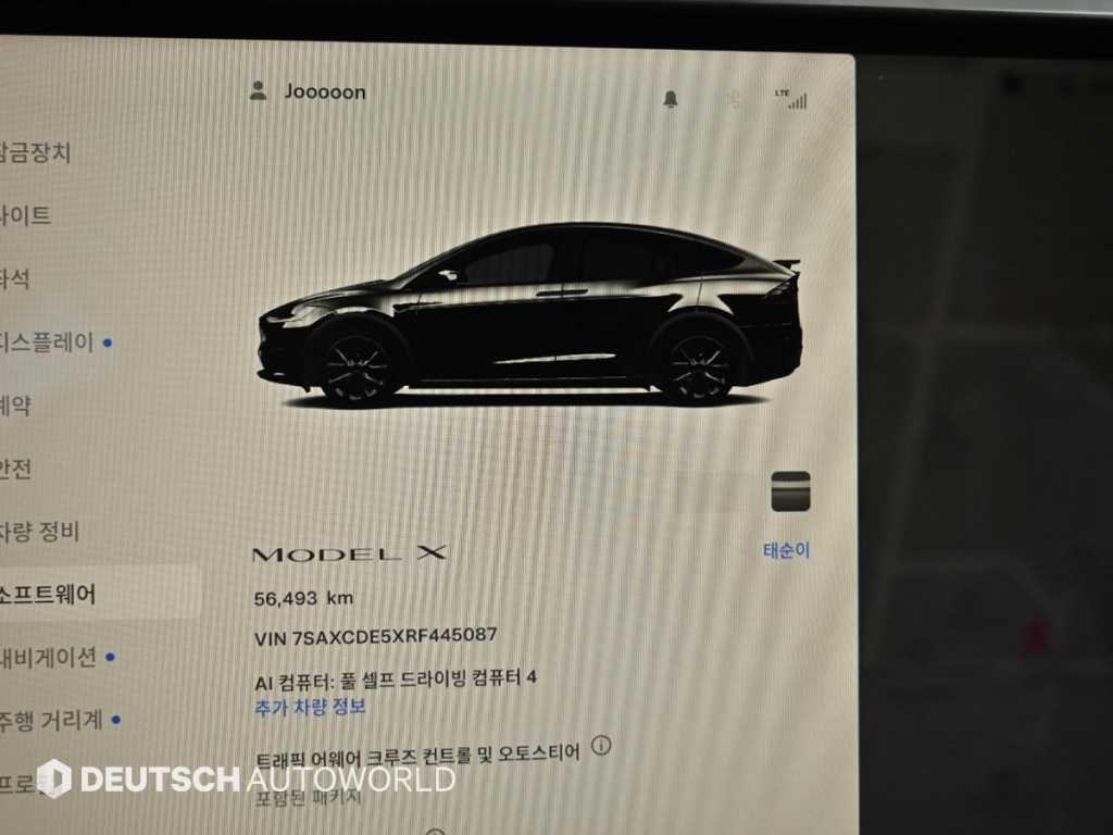 Tesla Model X — photo 08