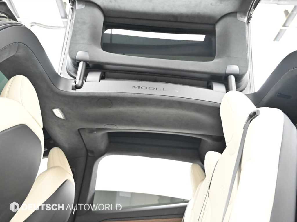 Tesla Model X — photo 17