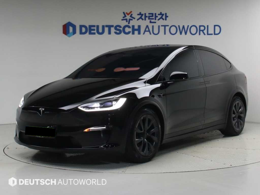 Tesla Model X — photo 20