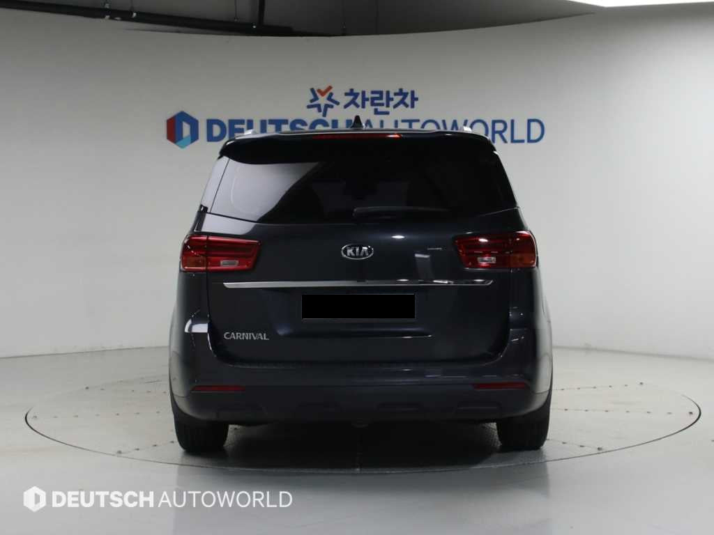 Kia Carnival — photo 04