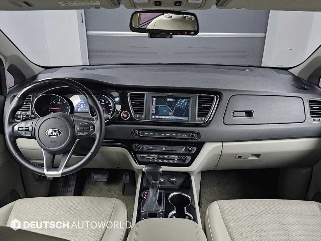 Kia Carnival — photo 07