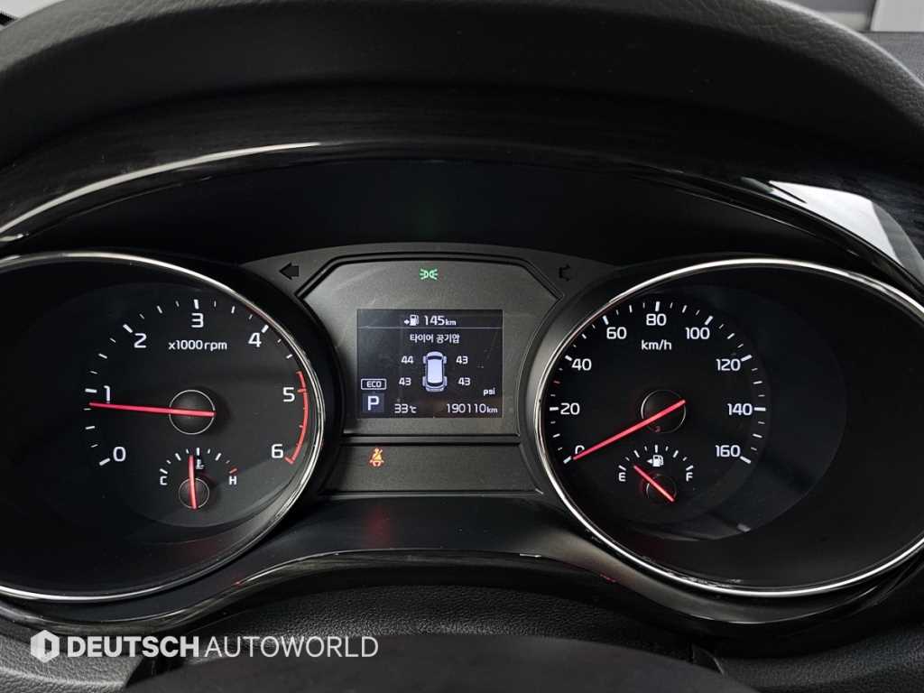 Kia Carnival — photo 08