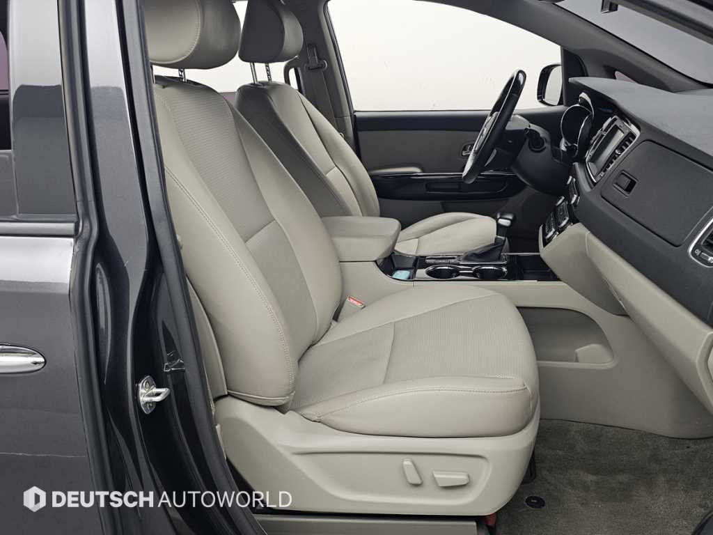 Kia Carnival — photo 10