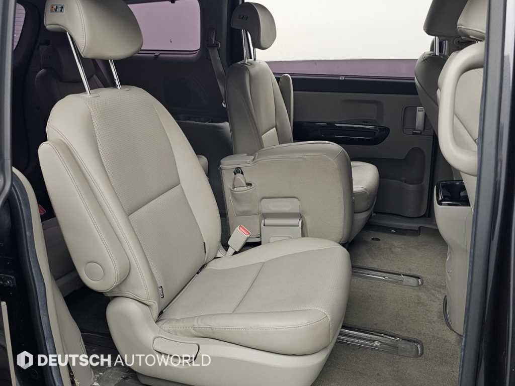 Kia Carnival — photo 12