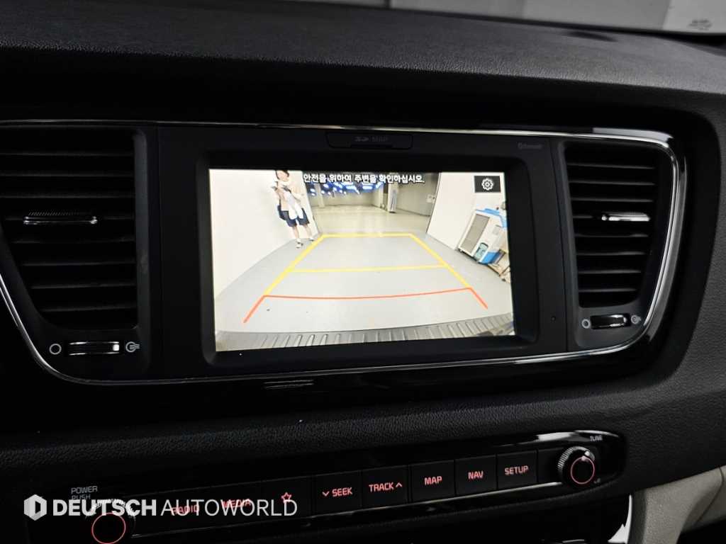 Kia Carnival — photo 15