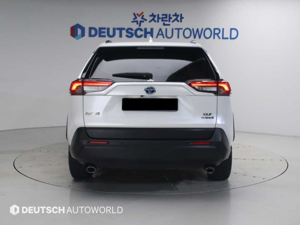 Toyota RAV4 — photo 04