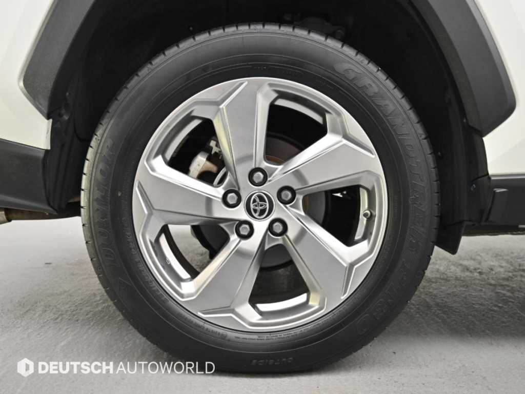 Toyota RAV4 — photo 05