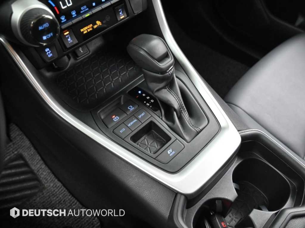 Toyota RAV4 — photo 09