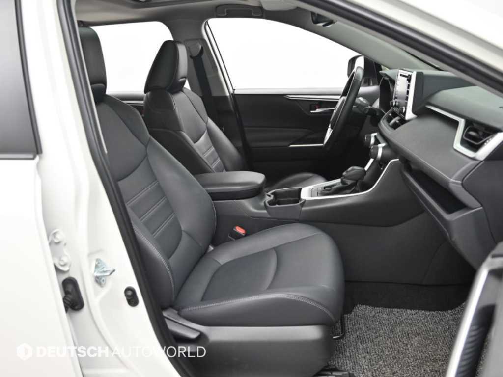 Toyota RAV4 — photo 10