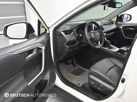 Toyota RAV4 — photo 11