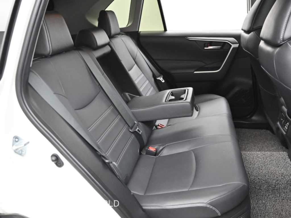 Toyota RAV4 — photo 12