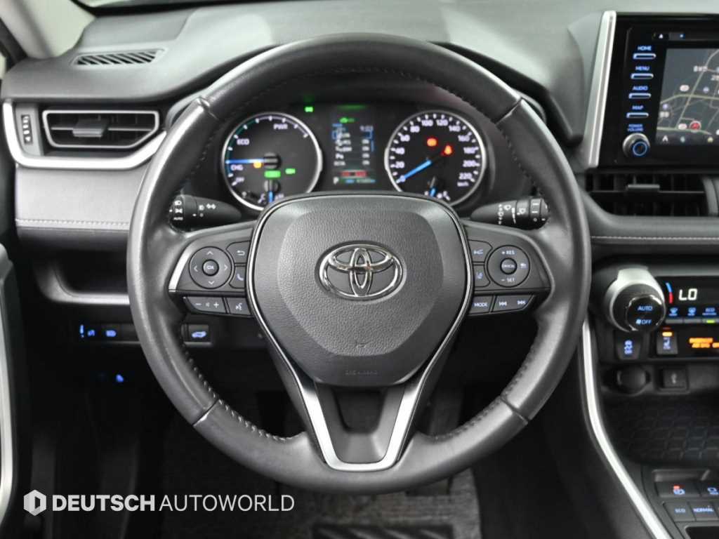 Toyota RAV4 — photo 13