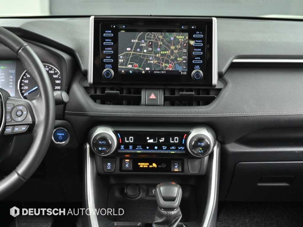 Toyota RAV4 — photo 14